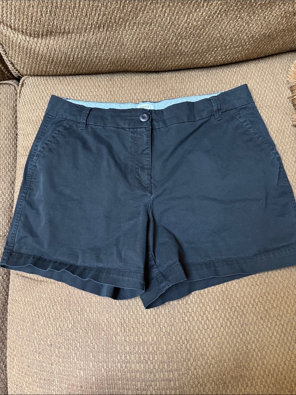 Like new crown and ivy black Caroline shorts. Size 12. 4.75” inseam.
